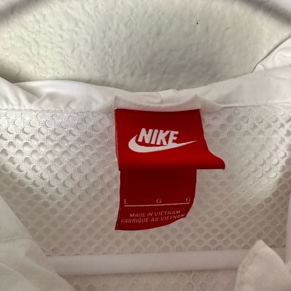Nike Windbreaker / Light Raincoat Jacket - Picture 4 of 7